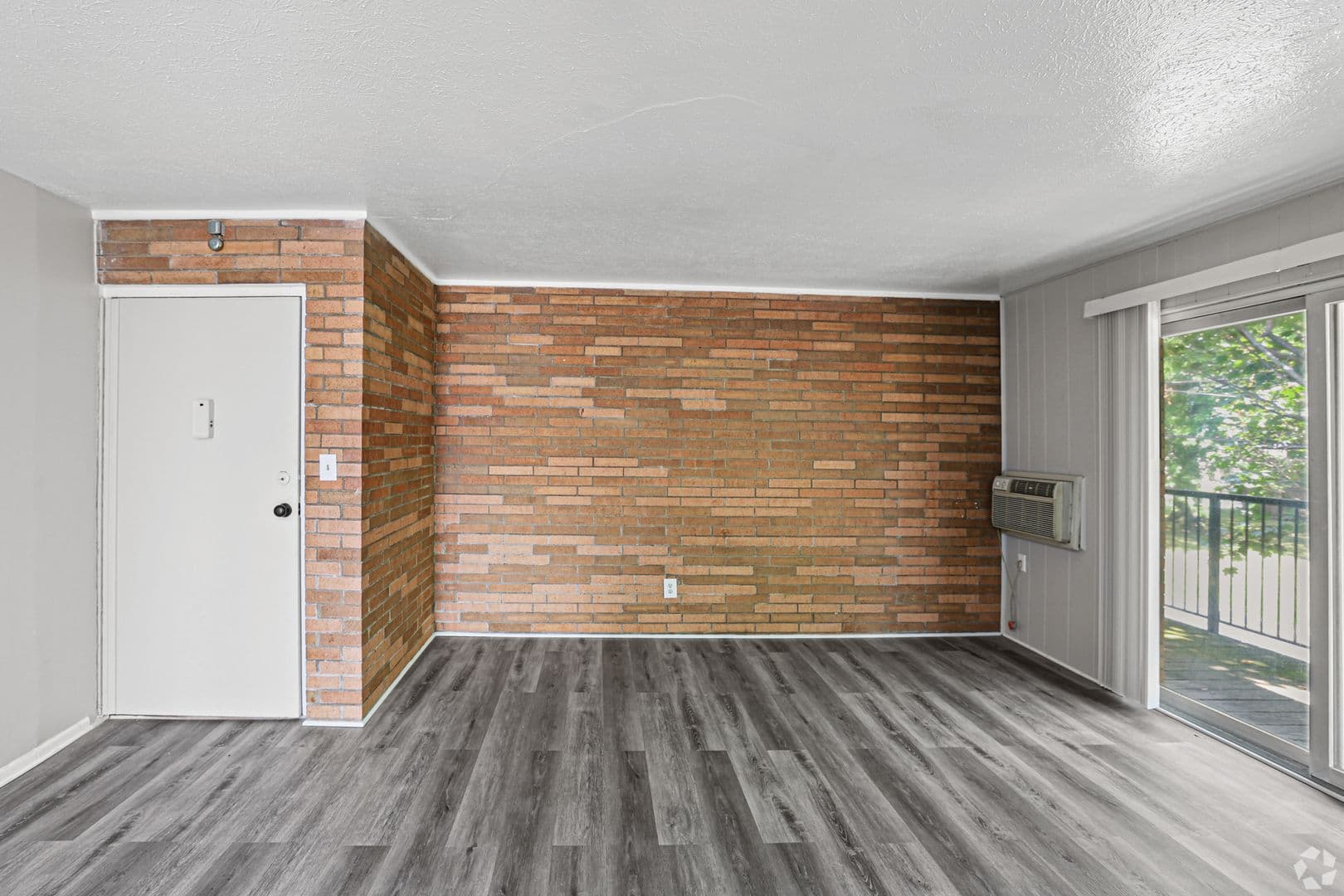 Brooklyn Apartment: 8257 Memphis Avenue