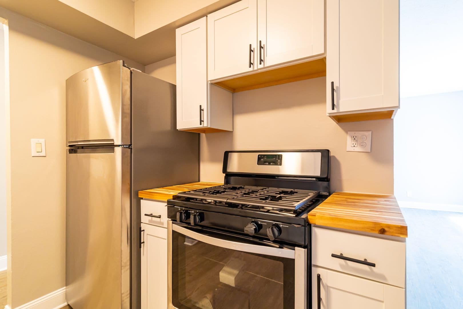 Lakewood Apartment: 12530 Lake Avenue