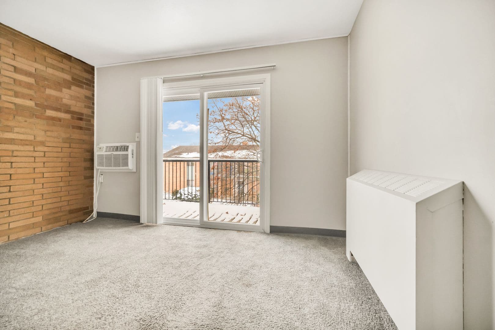 Brooklyn Apartment: 8257 Memphis Avenue