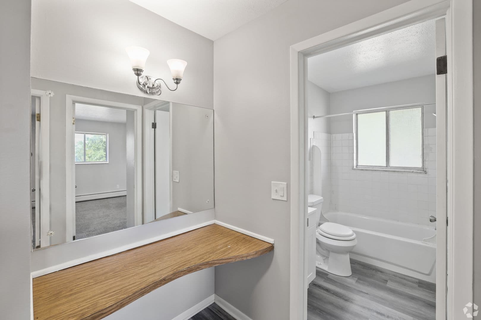 Parma Apartment: 6531 State Road