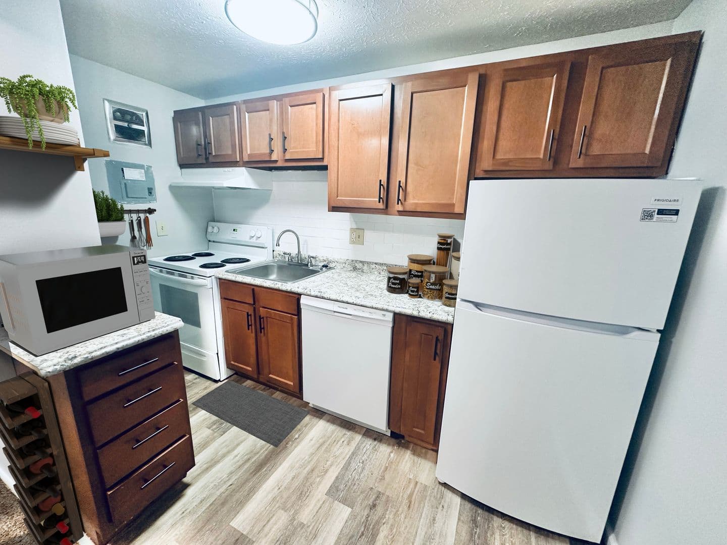 Brook Park Apartment: 21480 Sheldon Rd.
