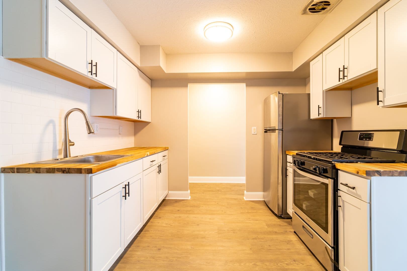 Lakewood Apartment: 12530 Lake Avenue
