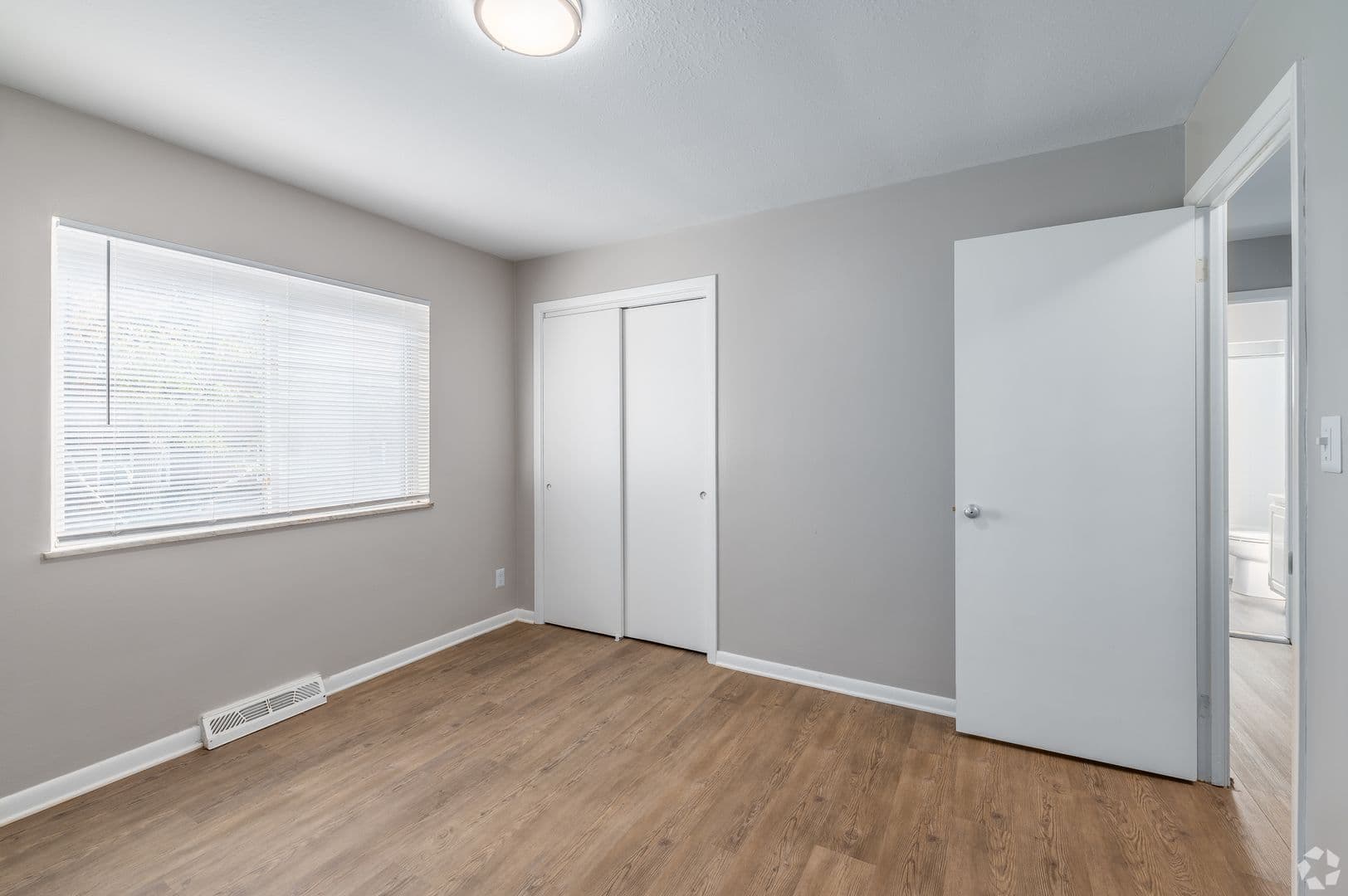 Lakewood Apartment: 12530 Lake Avenue