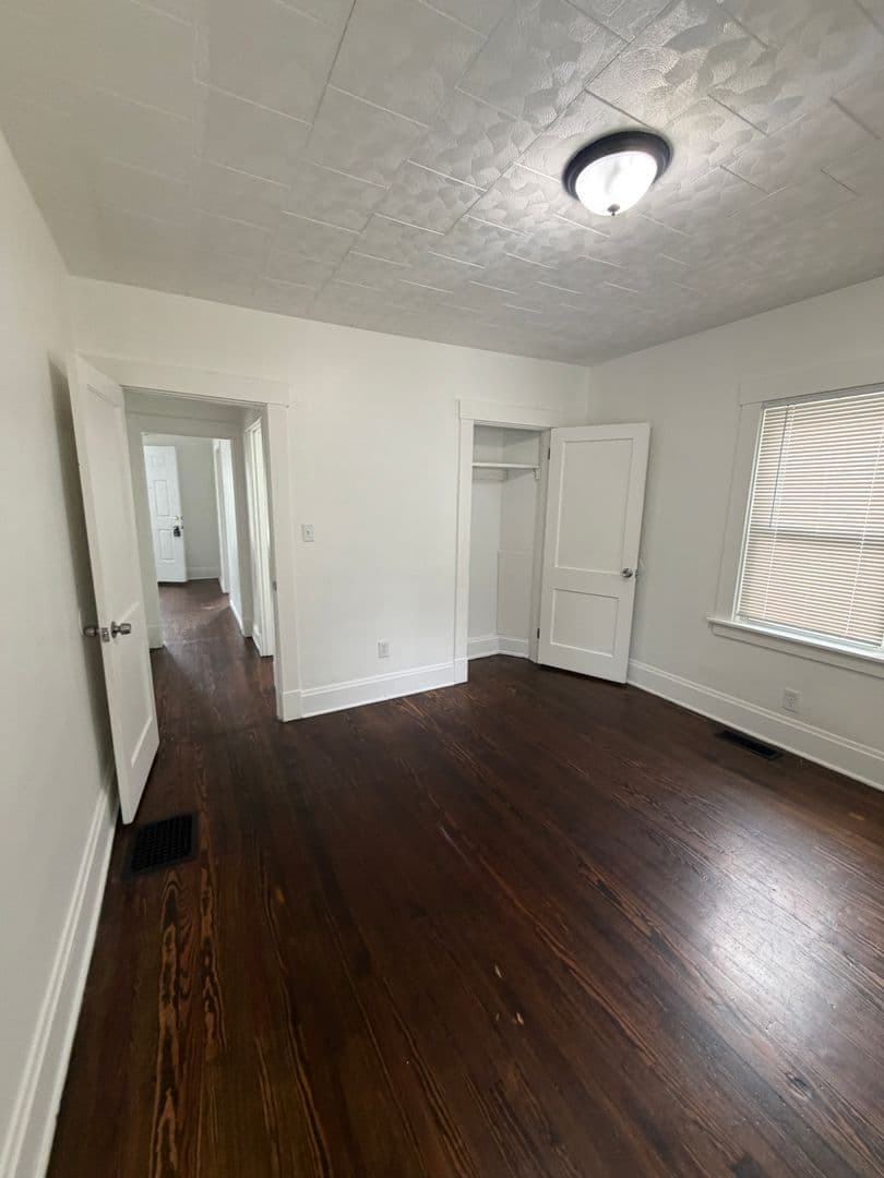 Cincinnati House: 1818 Sundale Ave.