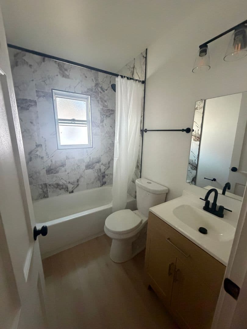 Cincinnati Apartment: 2511 Ferguson Road
