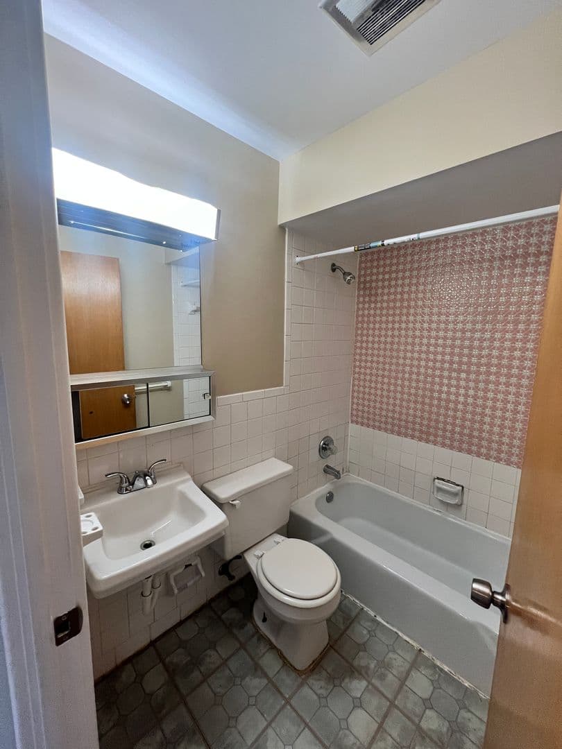 Cincinnati Apartment: FourTowers Dr