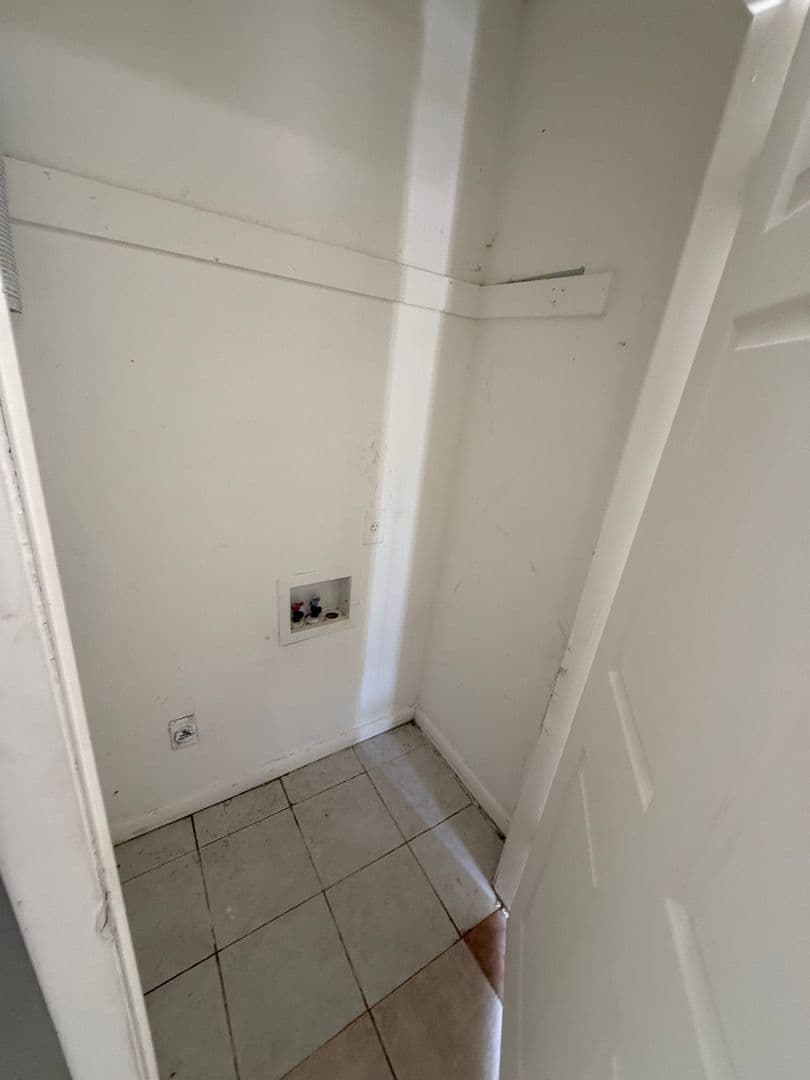 Tampa Apartment: 1726 E. Idell