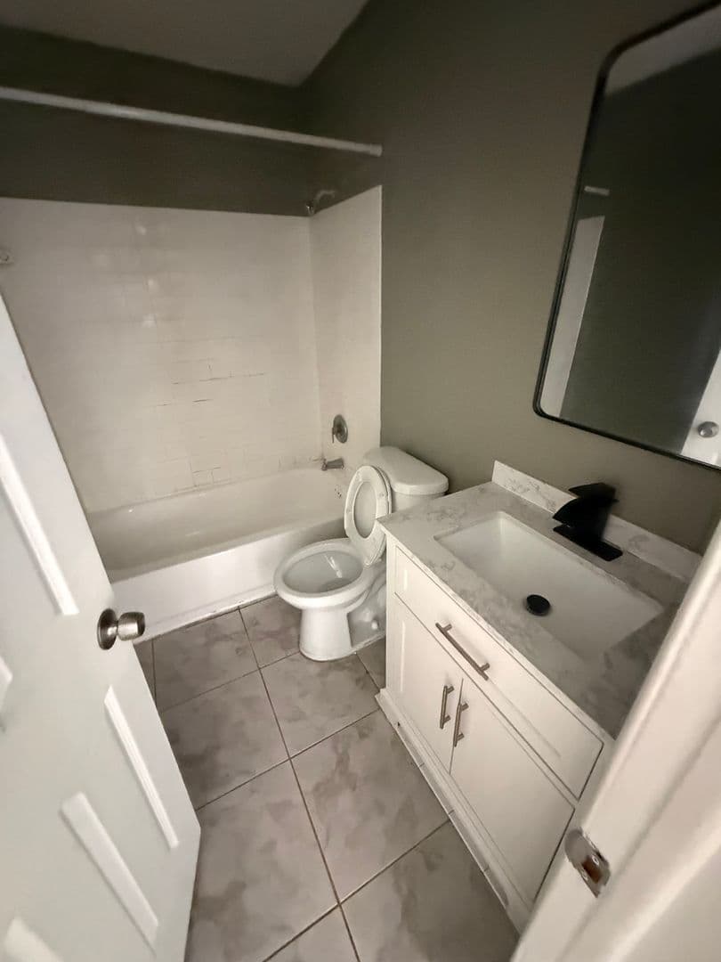 Tampa Apartment: 1726 E. Idell
