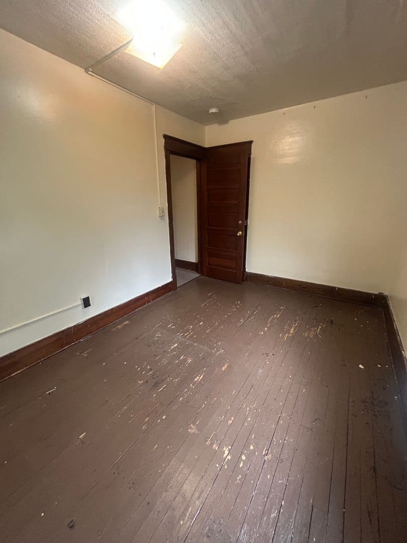 State College Apartment: 426 S. Atherton St. Upper