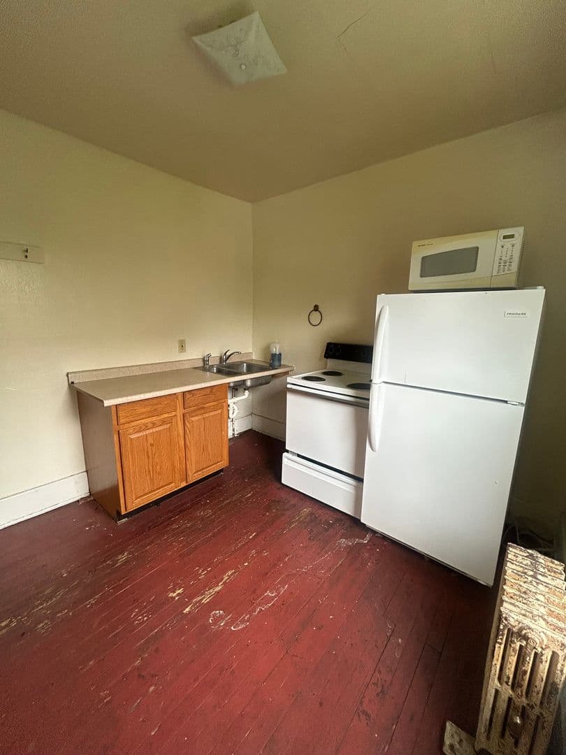 State College Apartment: 426 S. Atherton St. Upper