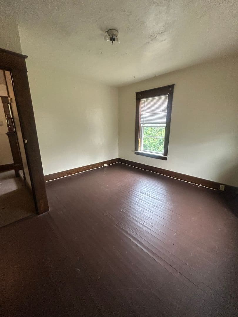 State College Apartment: 426 S. Atherton St. Upper