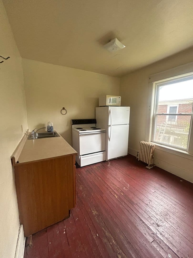 State College Apartment: 426 S. Atherton St. Upper