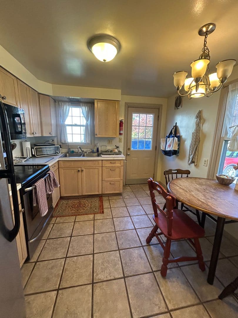 State College House: 892 N Allen St