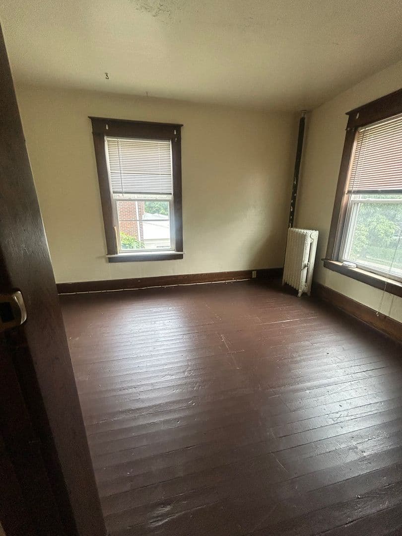 State College Apartment: 426 S. Atherton St. Upper