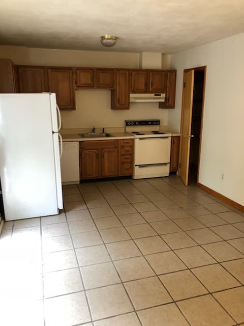 State College Apartment: 100-1 E. Cherry Lane