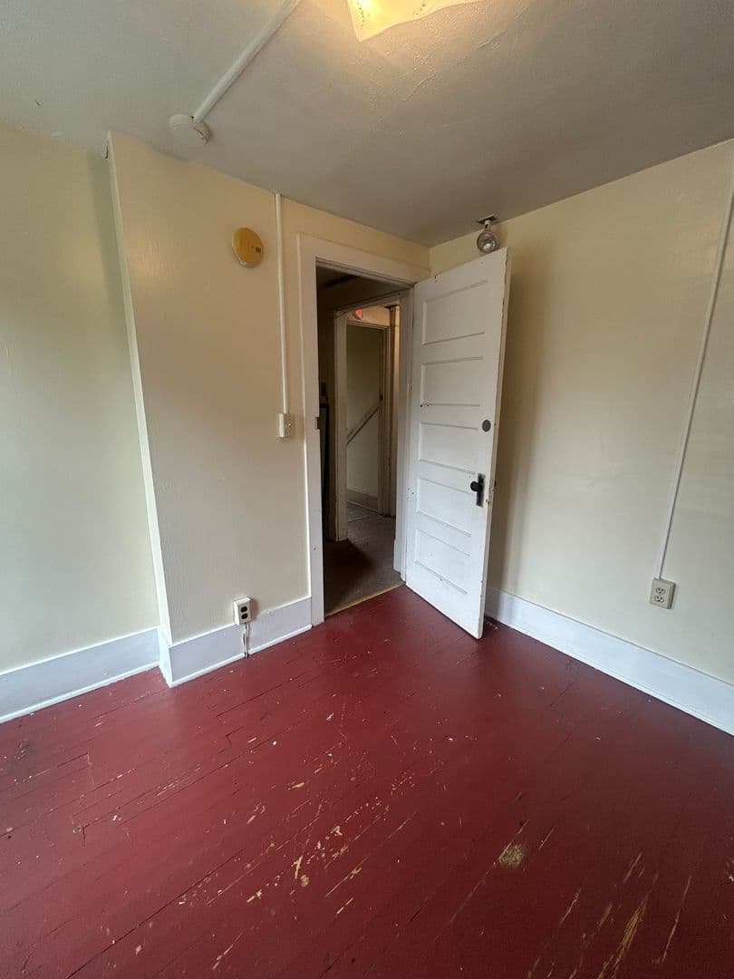 State College Apartment: 426 S. Atherton St. Upper