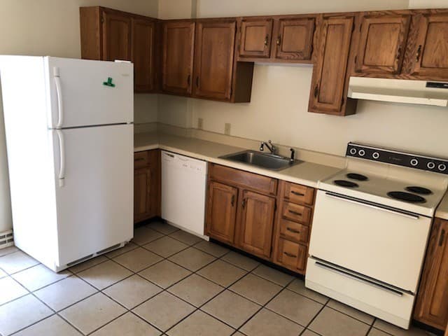 State College Apartment: 100-1 E. Cherry Lane