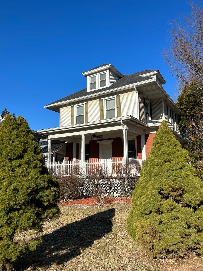 State College House: 231 E. Park Avenue