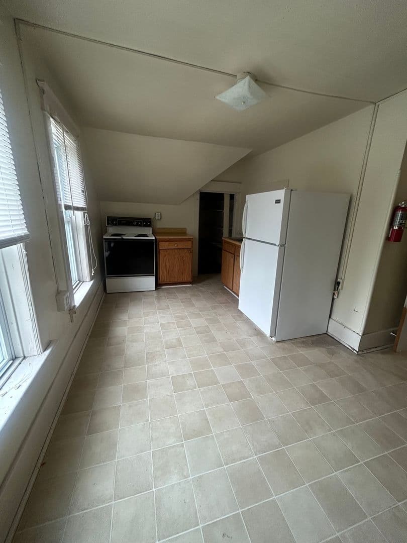 State College Apartment: 426 S. Atherton St. Upper