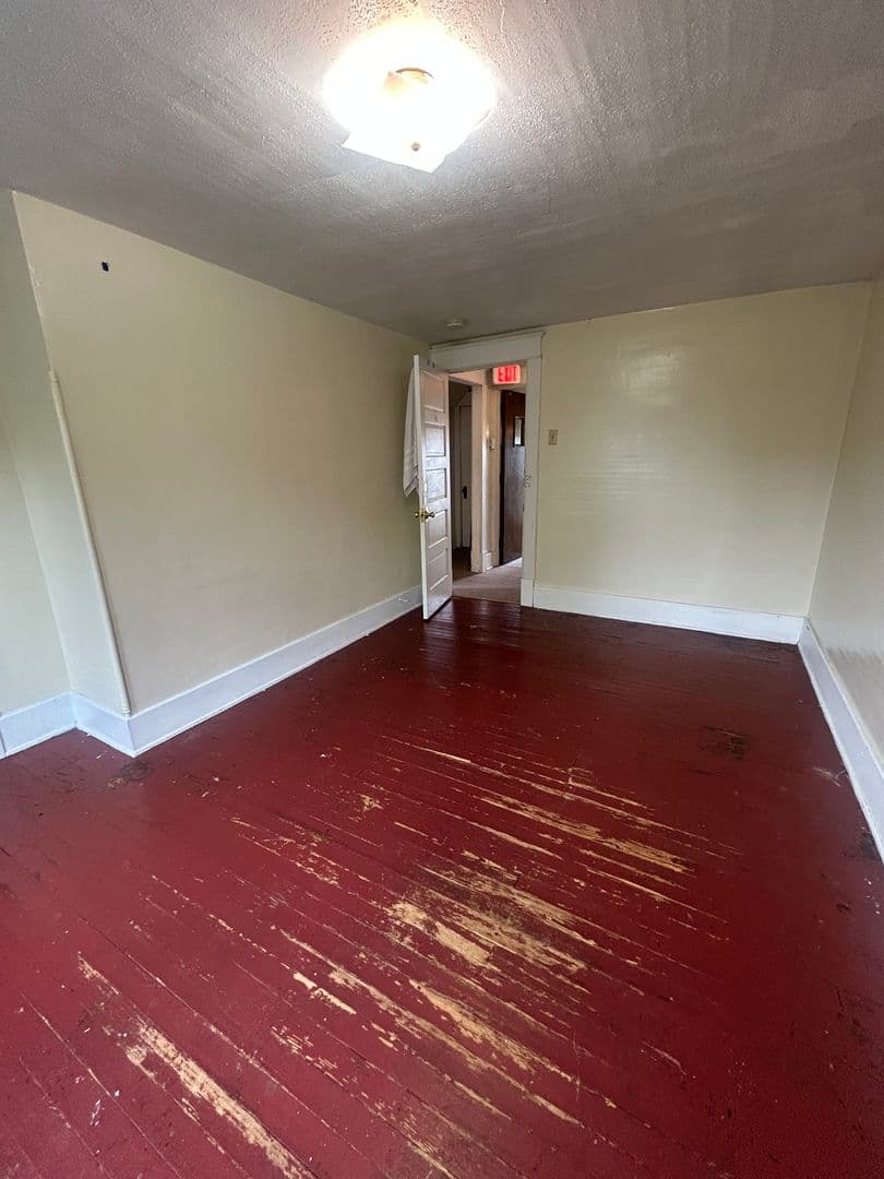 State College Apartment: 426 S. Atherton St. Upper