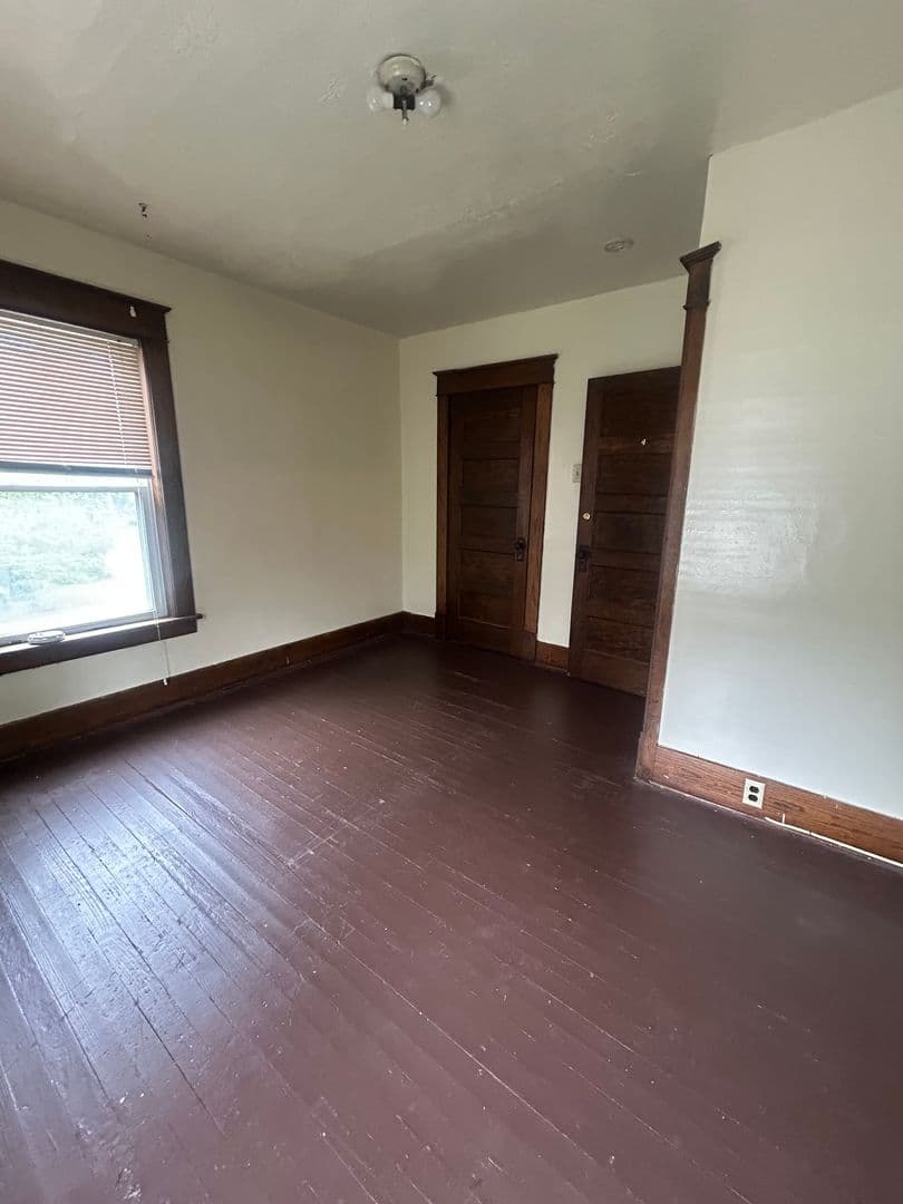 State College Apartment: 426 S. Atherton St. Upper