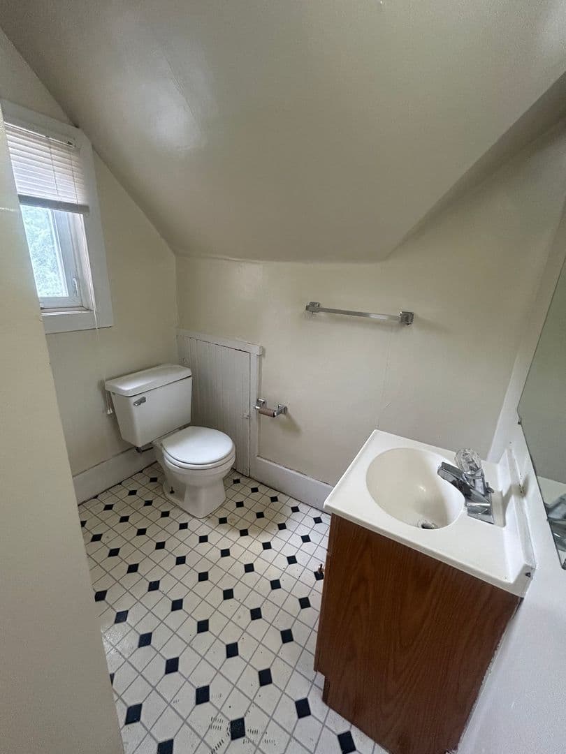 State College Apartment: 426 S. Atherton St. Upper