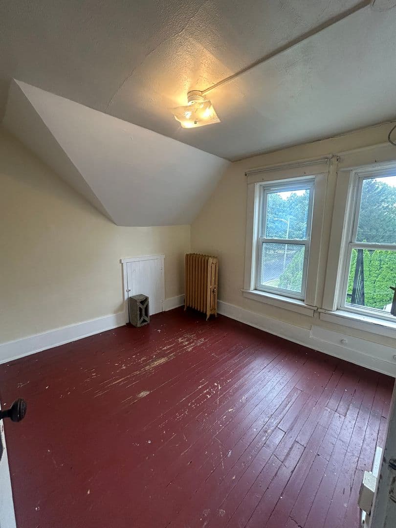 State College Apartment: 426 S. Atherton St. Upper