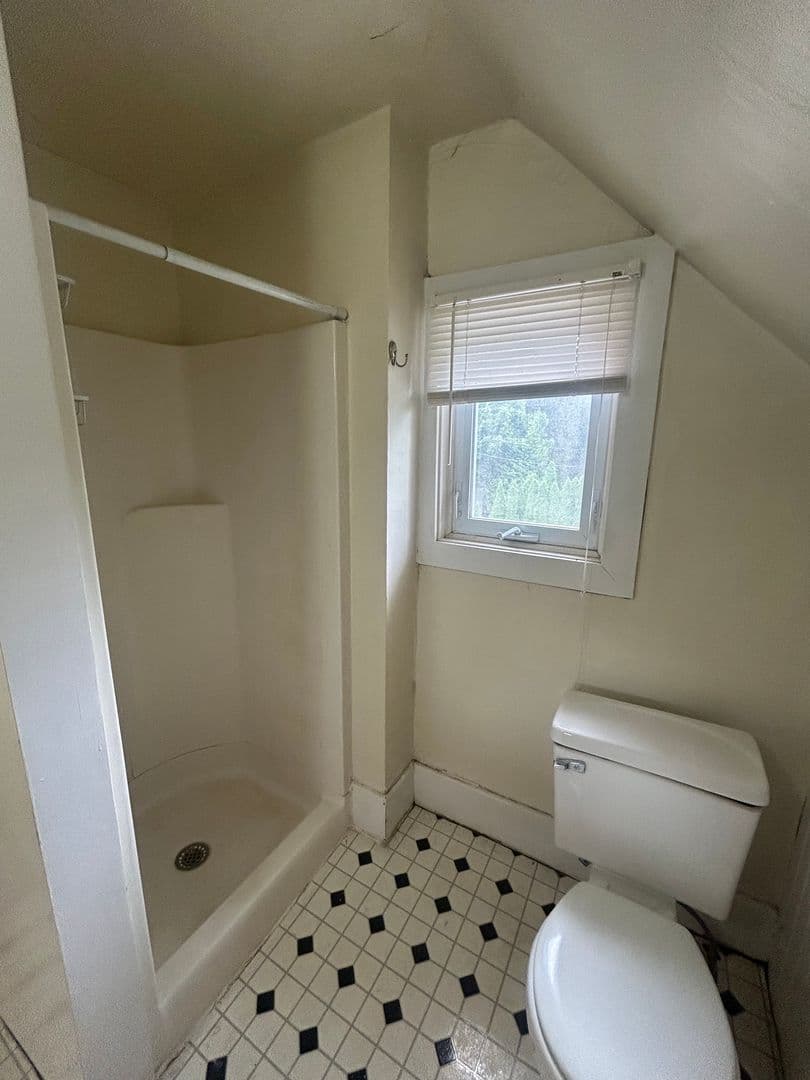 State College Apartment: 426 S. Atherton St. Upper