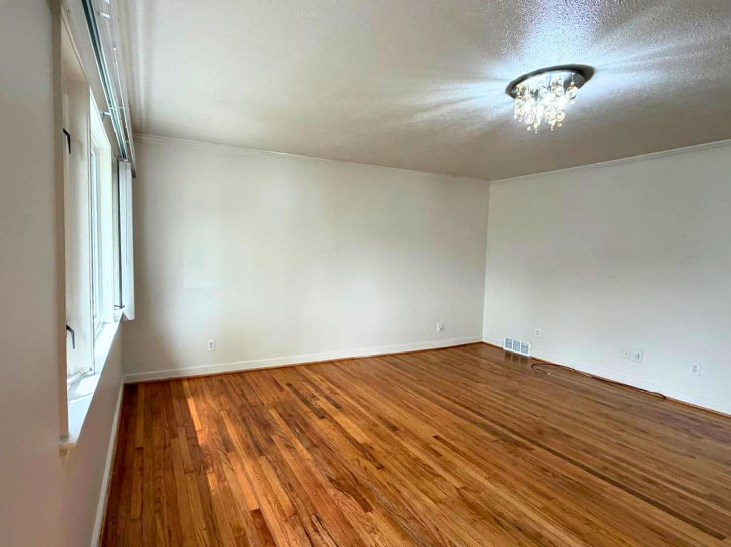 Dearborn Heights House: 5830 Whitefield St
