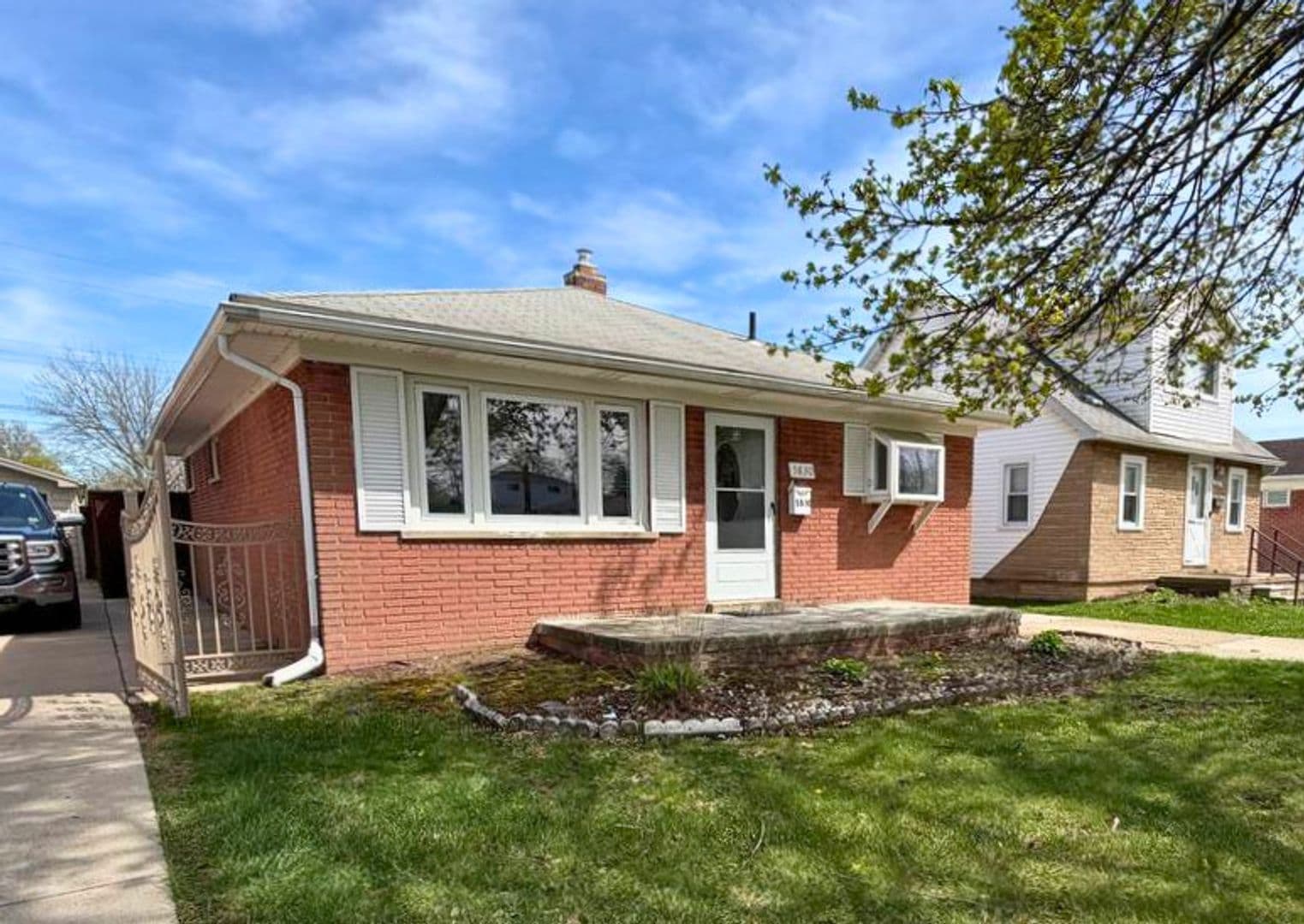 Dearborn Heights House: 5830 Whitefield St