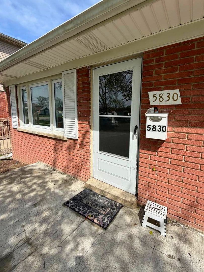 Dearborn Heights House: 5830 Whitefield St