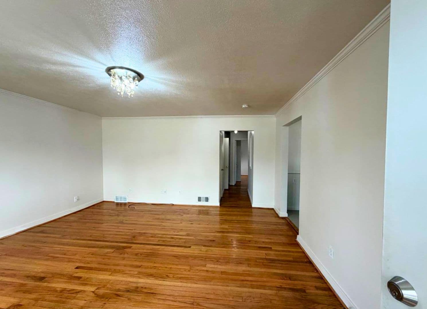 Dearborn Heights House: 5830 Whitefield St