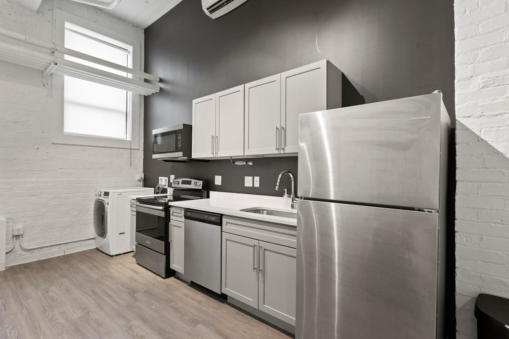 St Joseph Apartment: 2509 Duncan Street