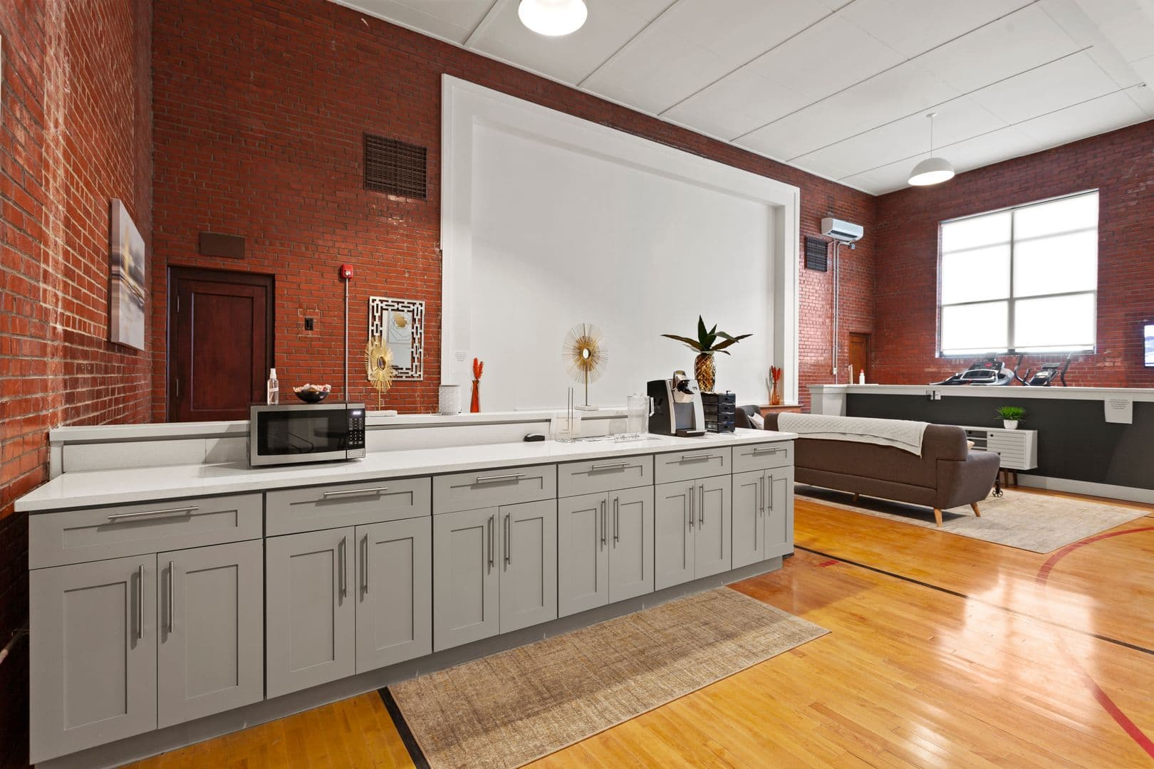 St Joseph Apartment: 2509 Duncan Street