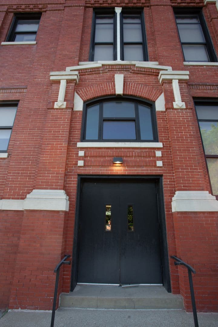 St Joseph Apartment: 2509 Duncan Street