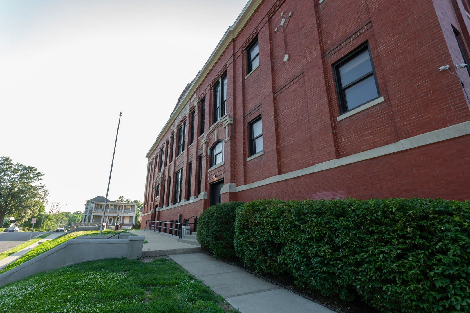 St Joseph Apartment: 2509 Duncan Street