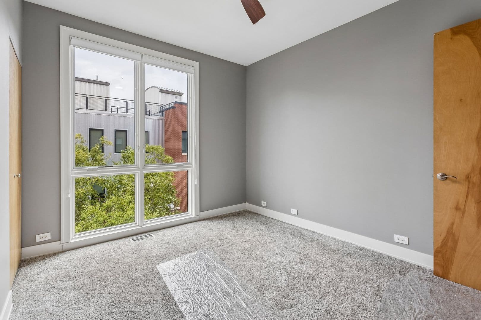 Omaha House: 1225 Leavenworth Plz