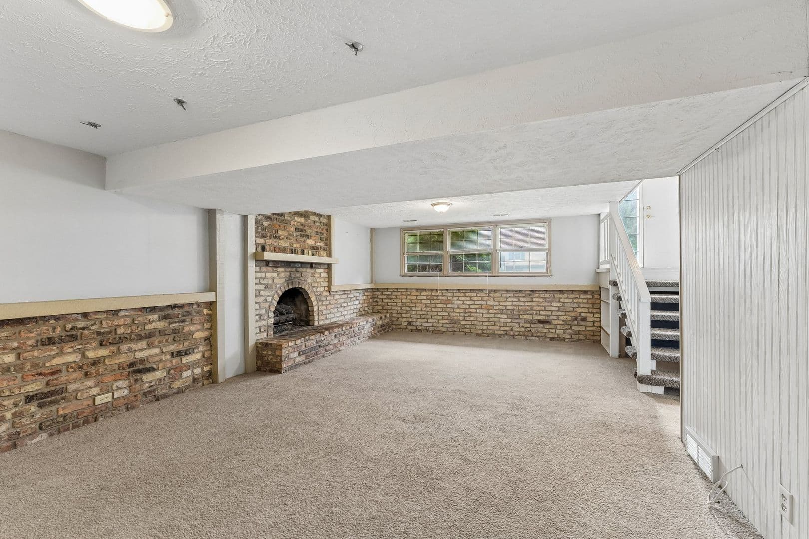 Omaha House: 2722 N 120 Ave