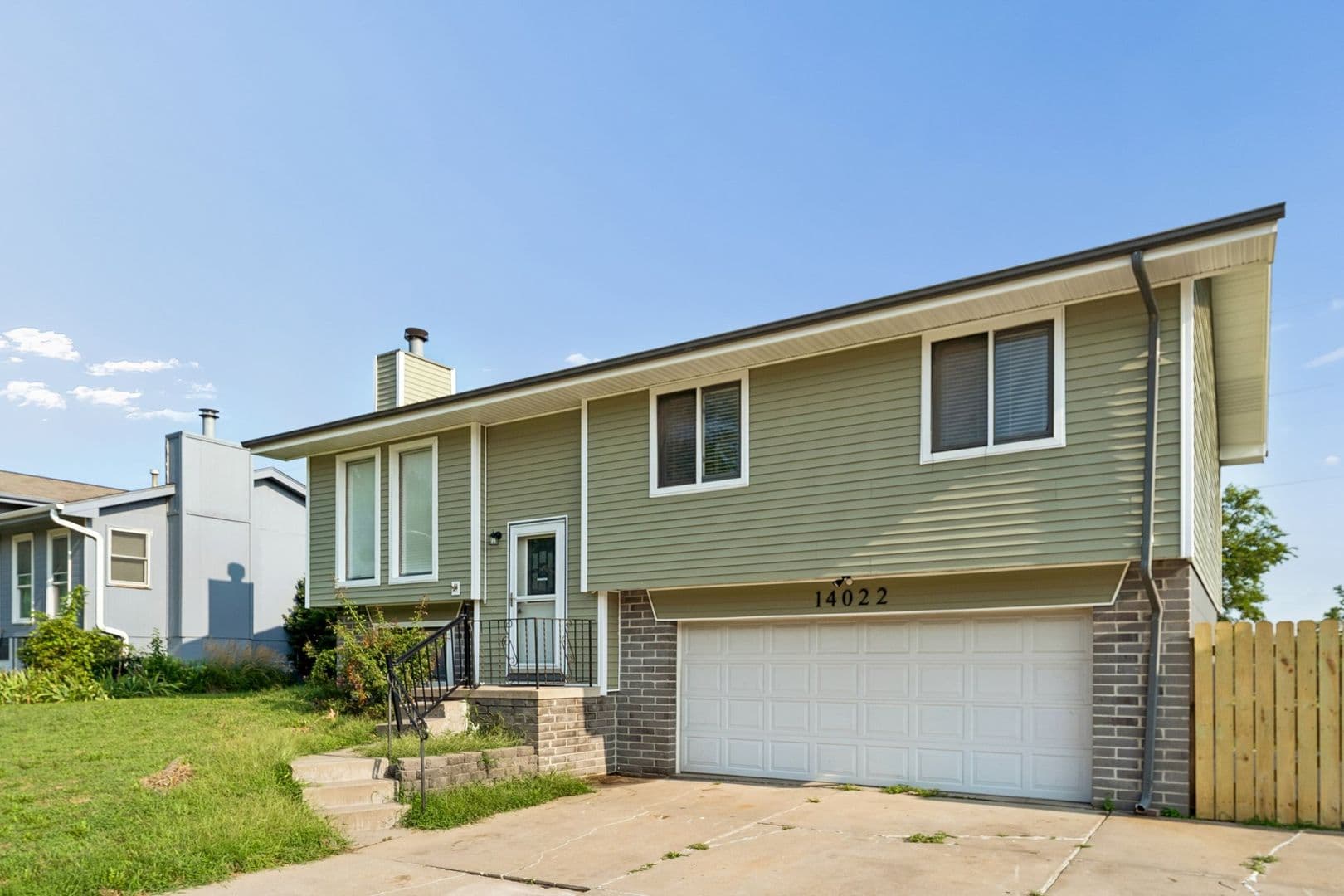 Omaha House: 14022 Virginia Street