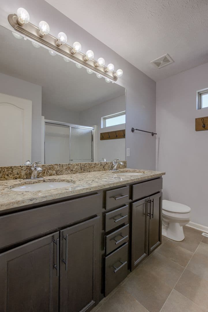 Bennington House: 8926 N 159th Ave