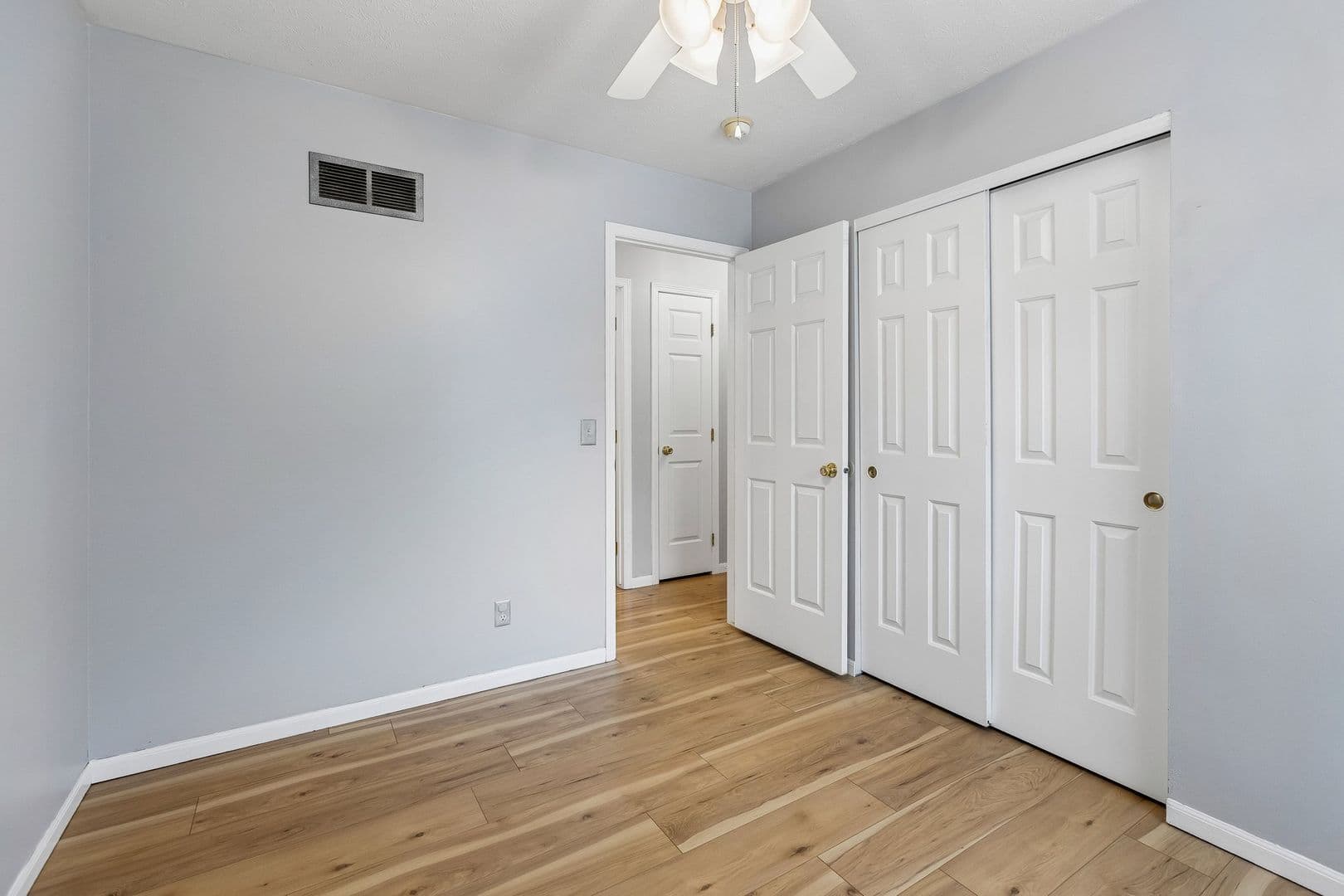 Omaha House: 17615 Olive St