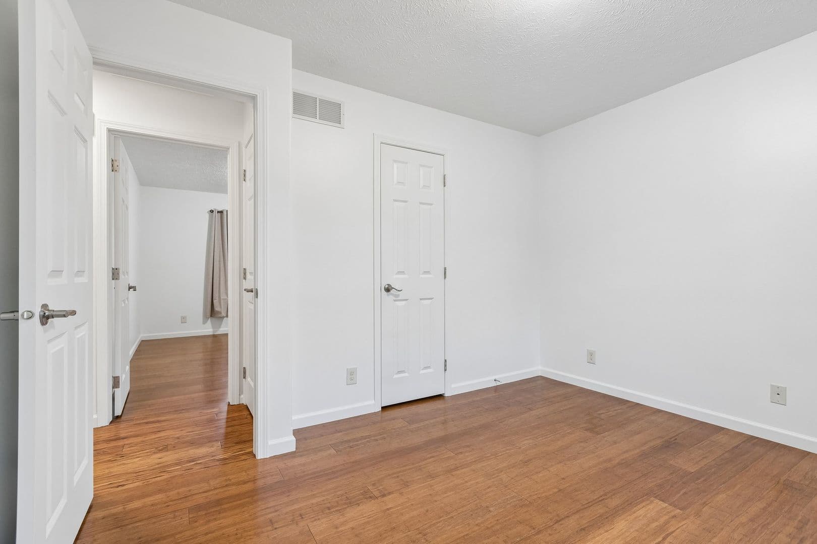 Omaha House: 8538 Sheffield St.