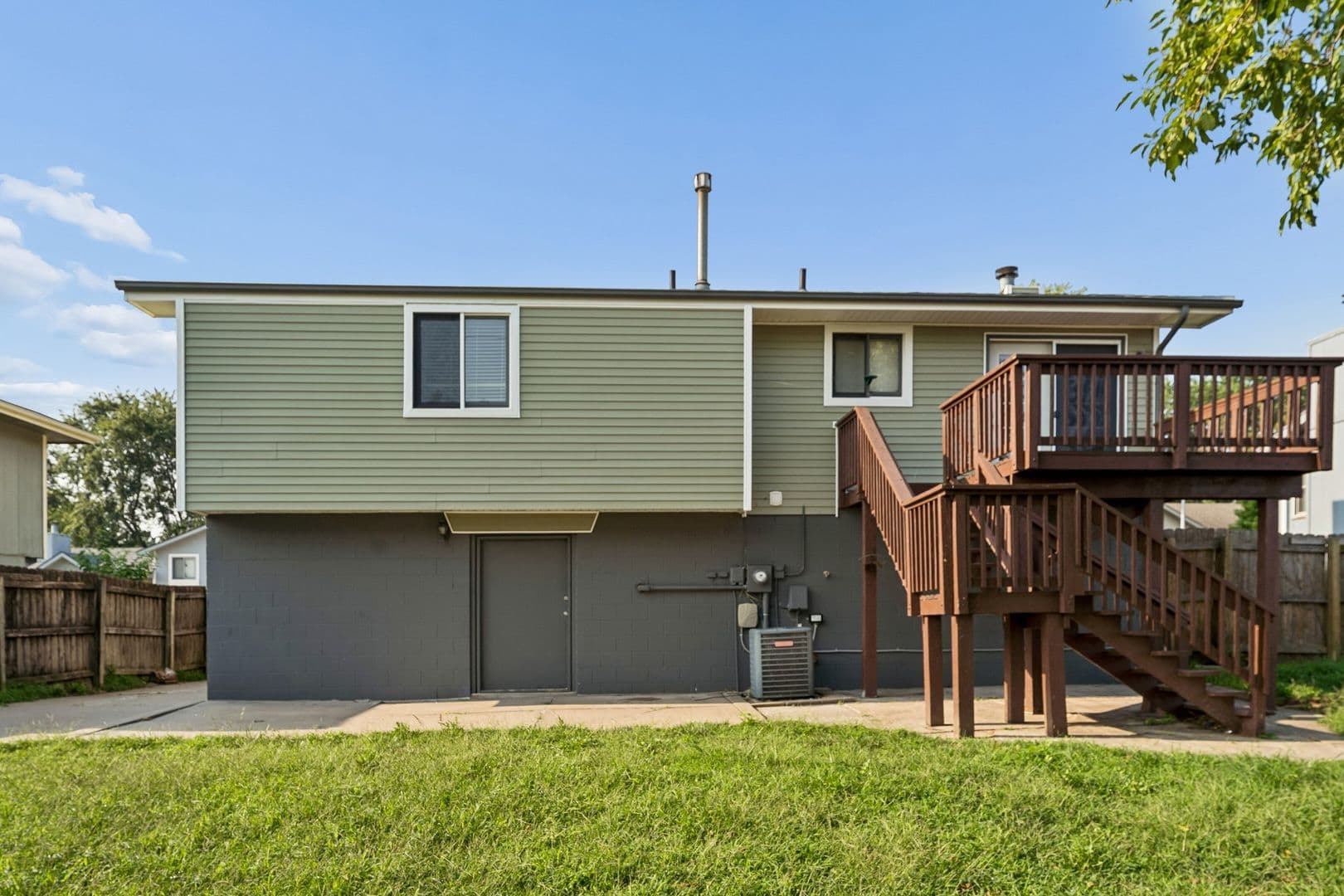 Omaha House: 14022 Virginia Street
