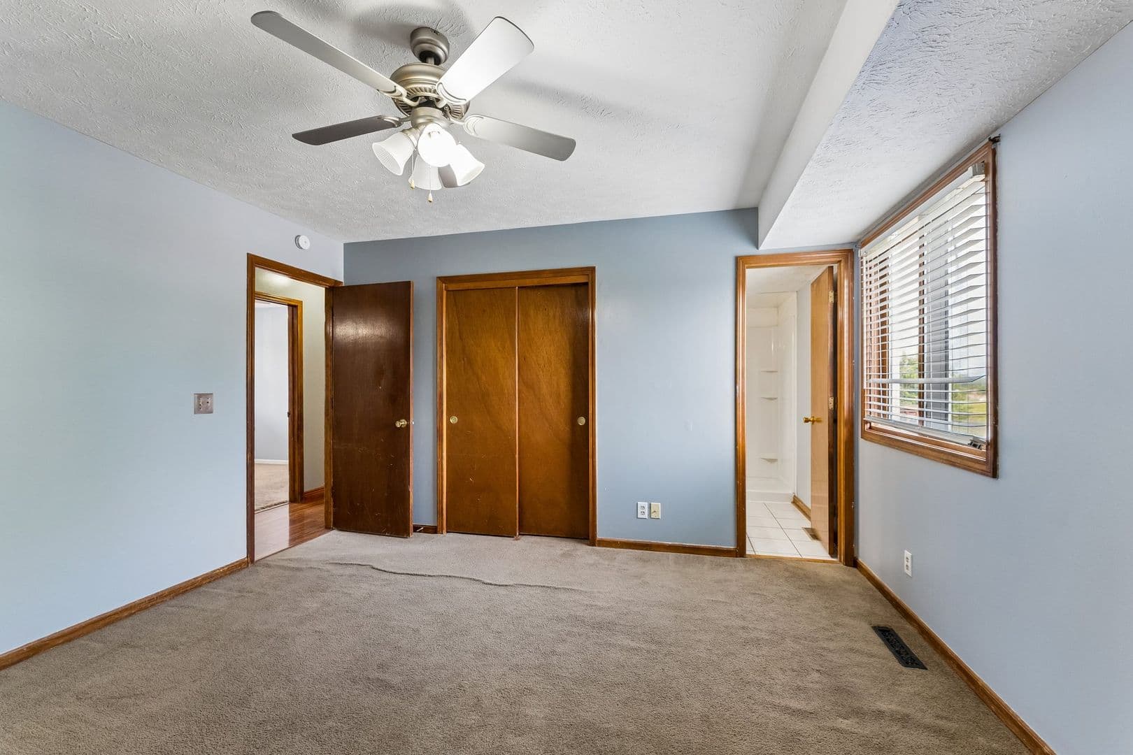 Omaha House: 14022 Virginia Street