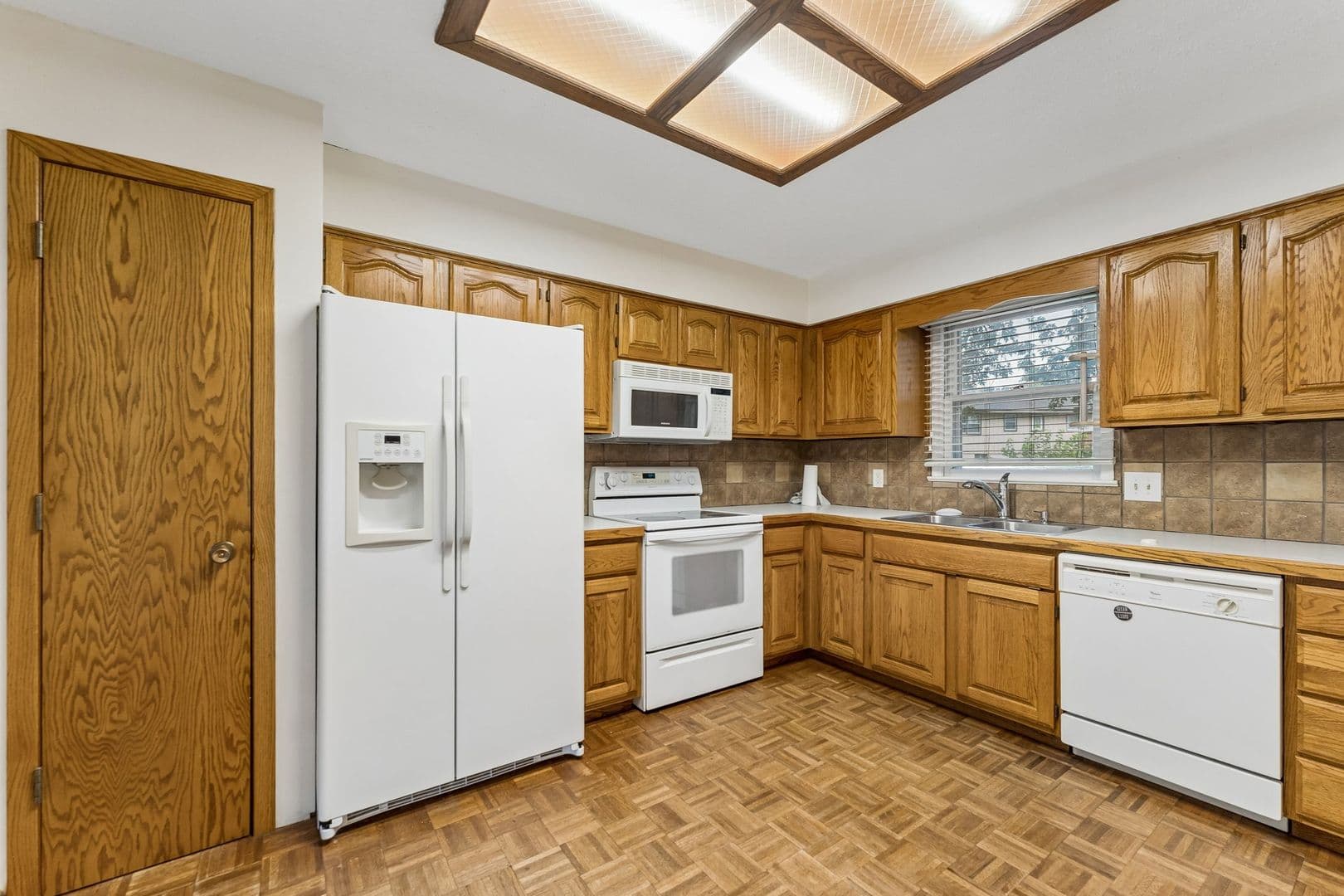 Omaha House: 2722 N 120 Ave