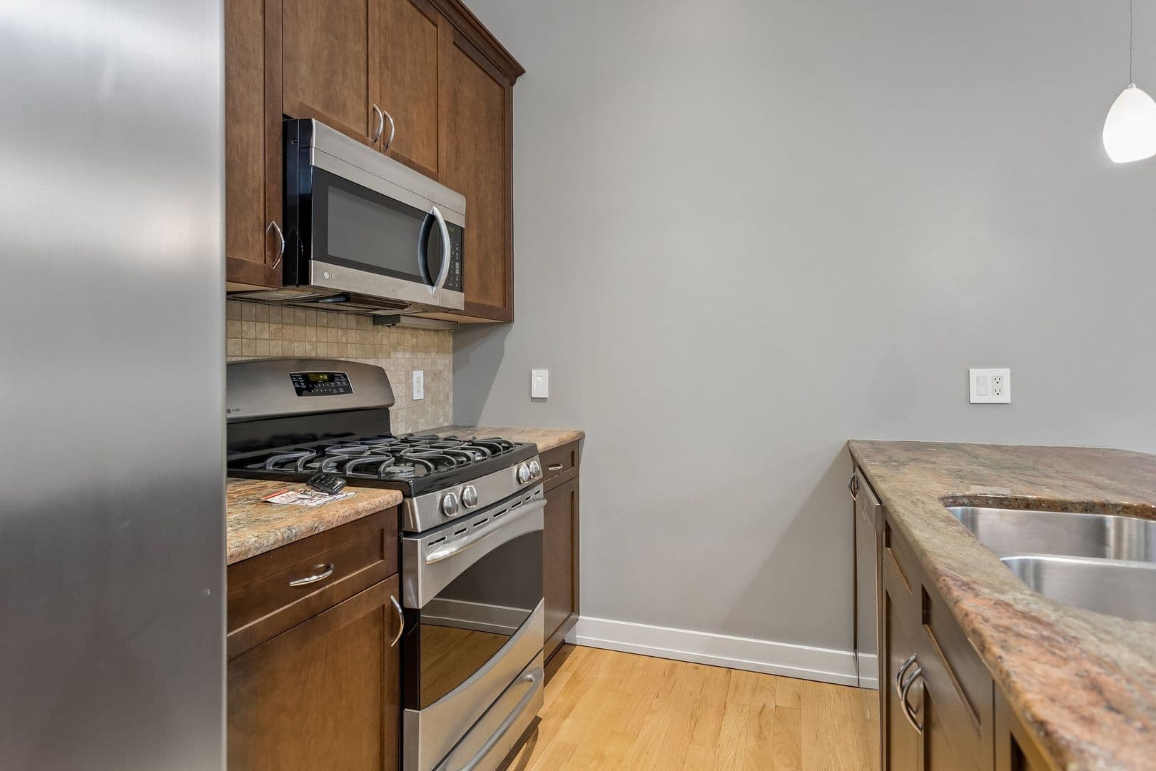 Omaha House: 1225 Leavenworth Plz