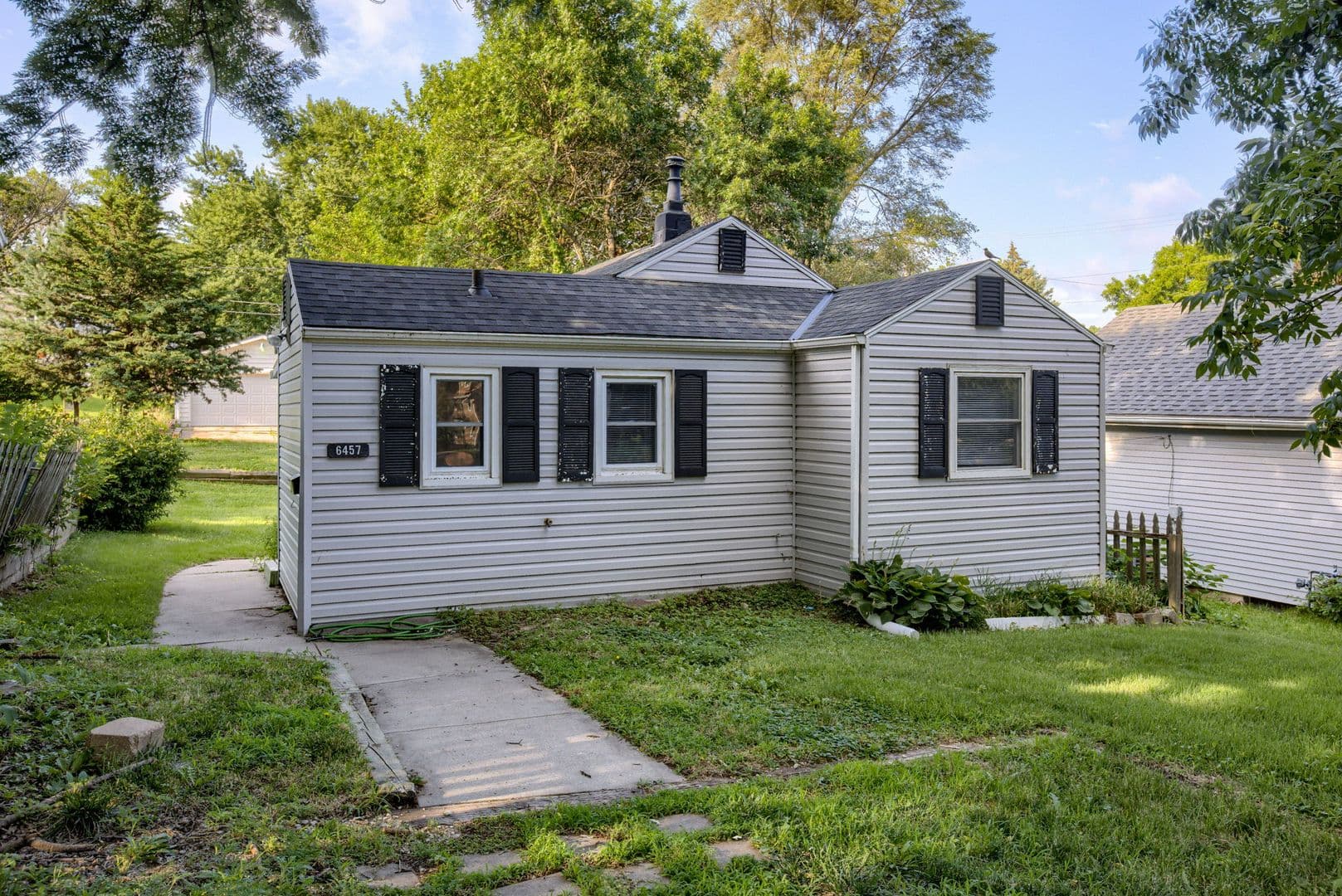 Omaha House: 6457 Parker St
