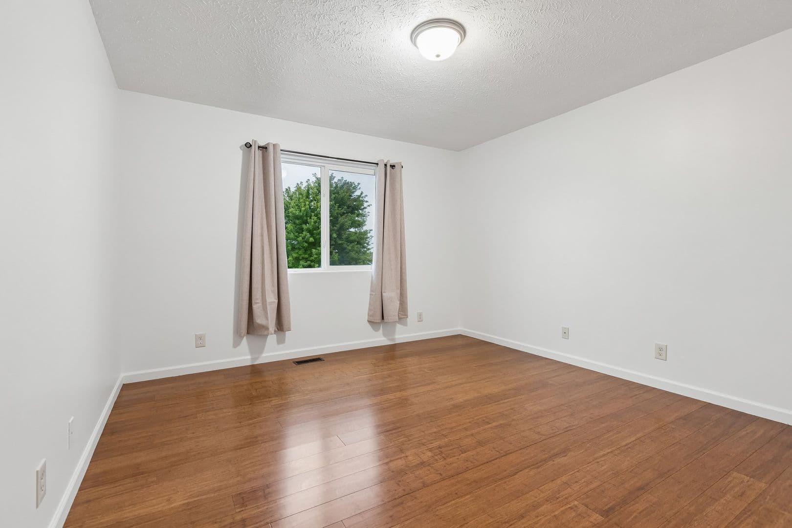 Omaha House: 8538 Sheffield St.
