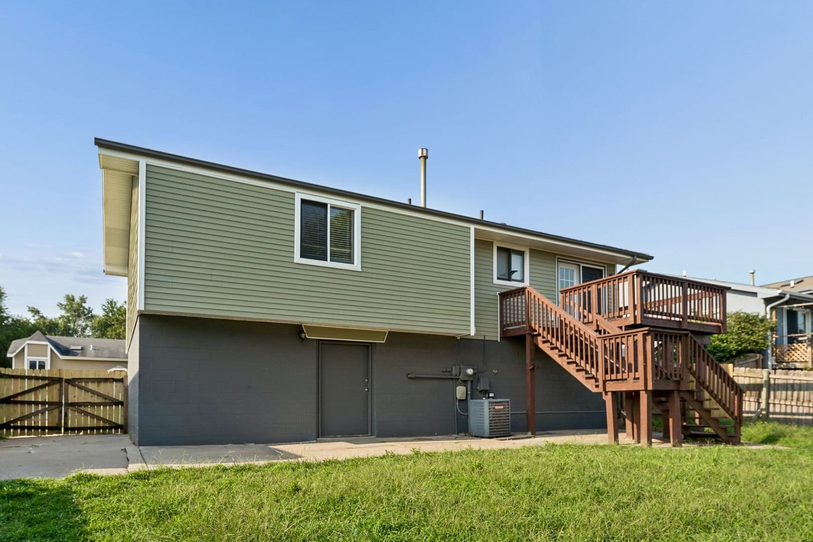 Omaha House: 14022 Virginia Street