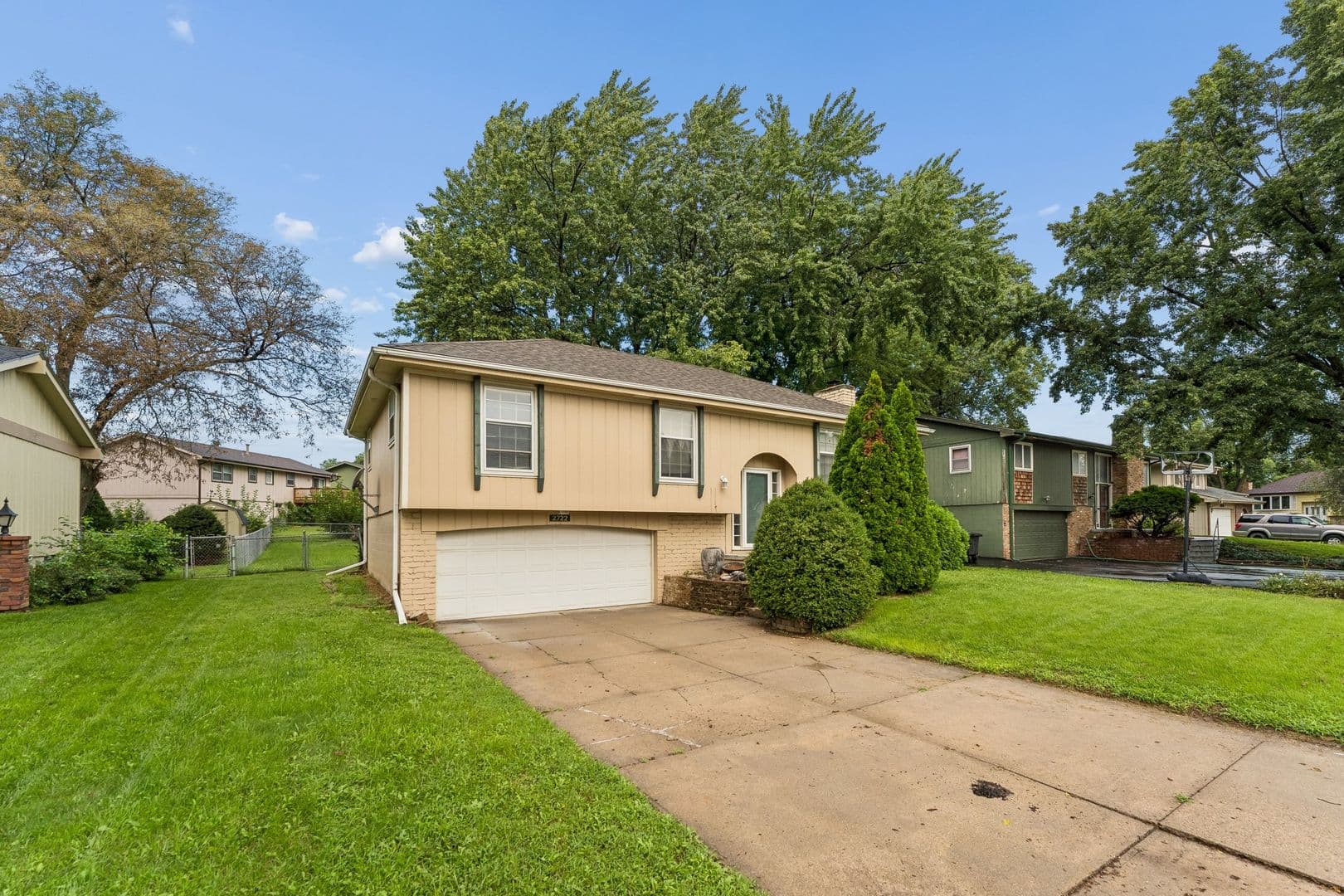 Omaha House: 2722 N 120 Ave